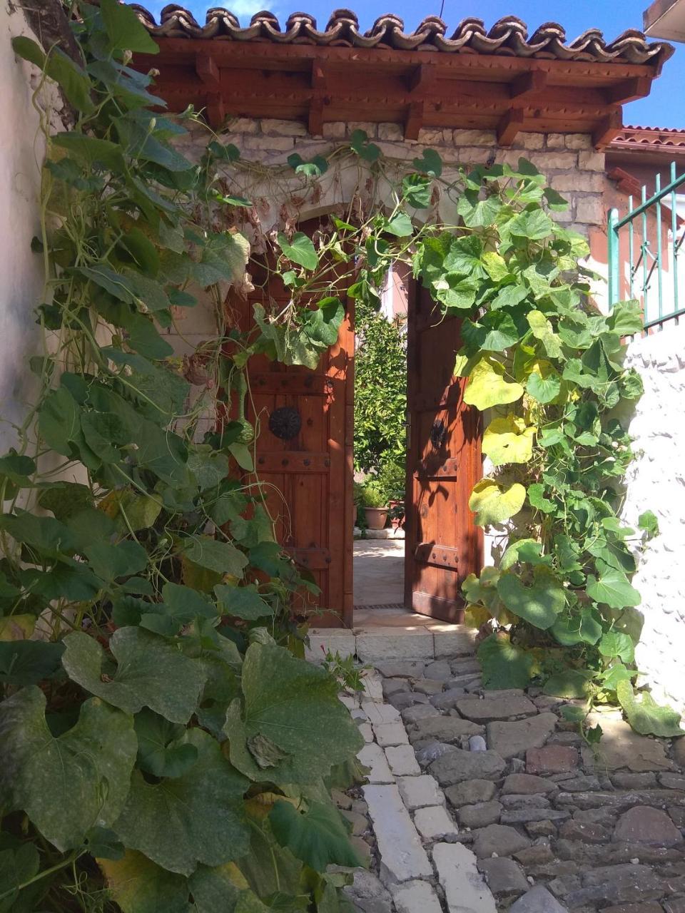 Guesthouse Hlias Gloria Берат Экстерьер фото
